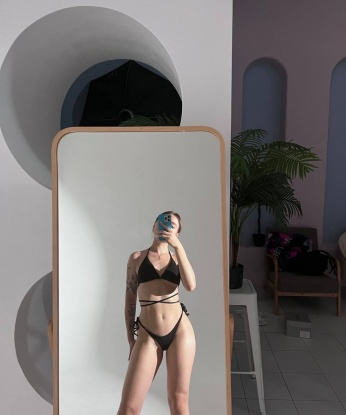 У меня сногсшибательные формы, неотразимая кожа и глубокие глаза, в которых ты утонешь. Я живу в Москве, и готова прилететь к тебе на крыльях страсти. Мои услуги - это настоящая экстаз, я умею доставить удовольствие, о котором ты мечтаешь. Мы с тобой окунемся в океан наслаждения, где каждый твой желания будет исполнен до мелочей. Мои клиенты говорят, что я самая нежная и опытная индивидуалка, с которой они когда-либо встречались. Убедись в этом сам, и ты не пожалеешь! 🌟💋+фото 18, 19 лет